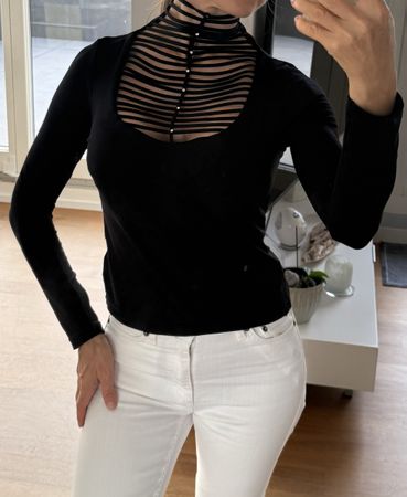 Bluse schwarz Gr. XS/S mit Ausschnitt
