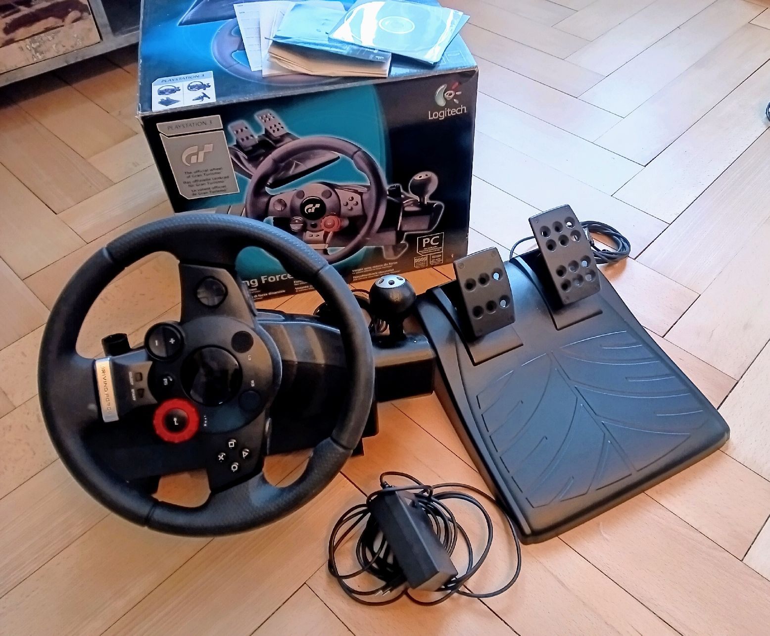 Controller: Logitech Driving Force Lenkrad mit Pedalen – Usato da Wattenwil venduto da baumgartnerluk99