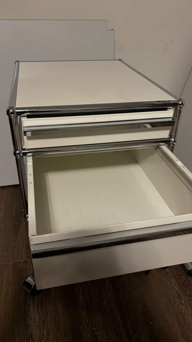 USM Banconi: USM Haller Rollcontainer Weiss – Usato da Etziken venduto da yve_9tfq 3