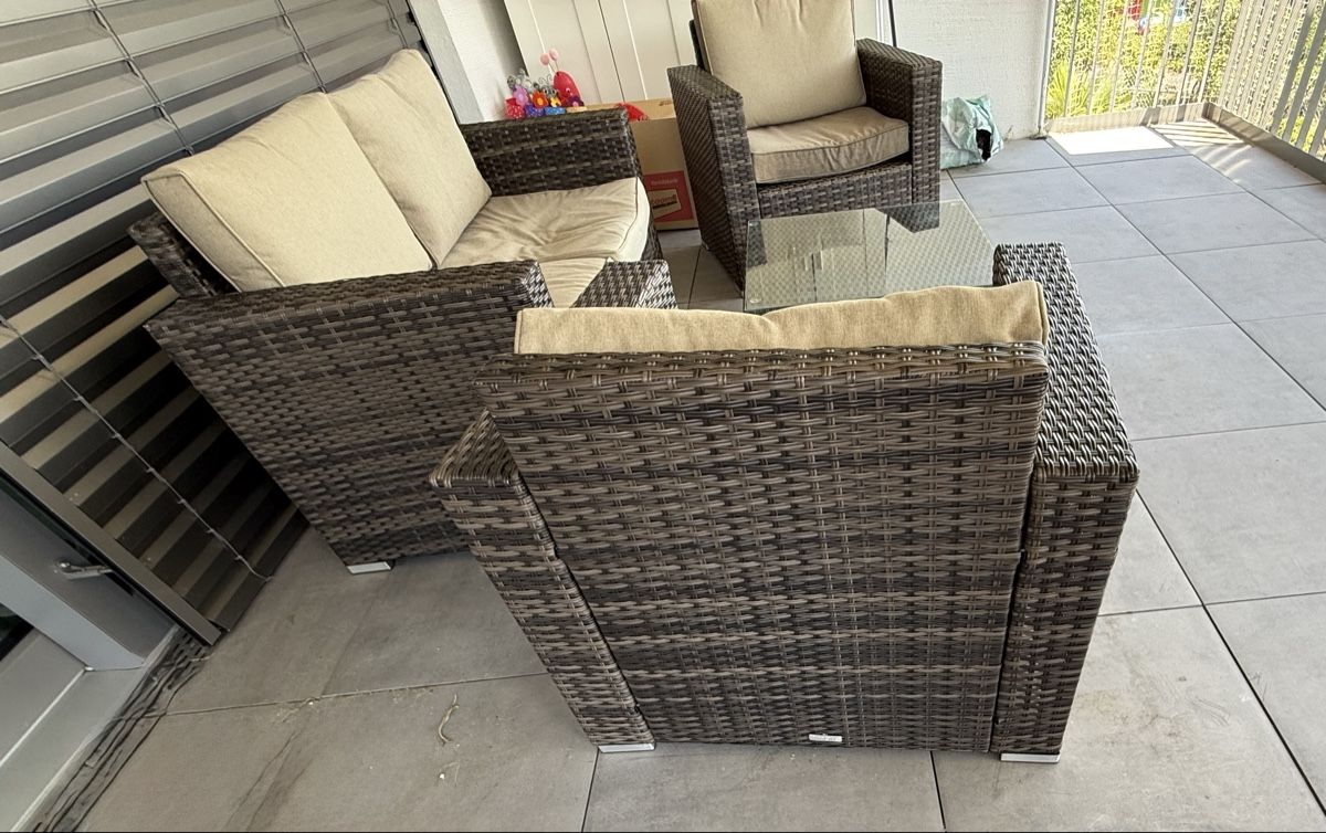 Set di tavolo e panche: Lounge limare   4 Teilig  – Usato da Pfeffikon LU venduto da pepino17 5