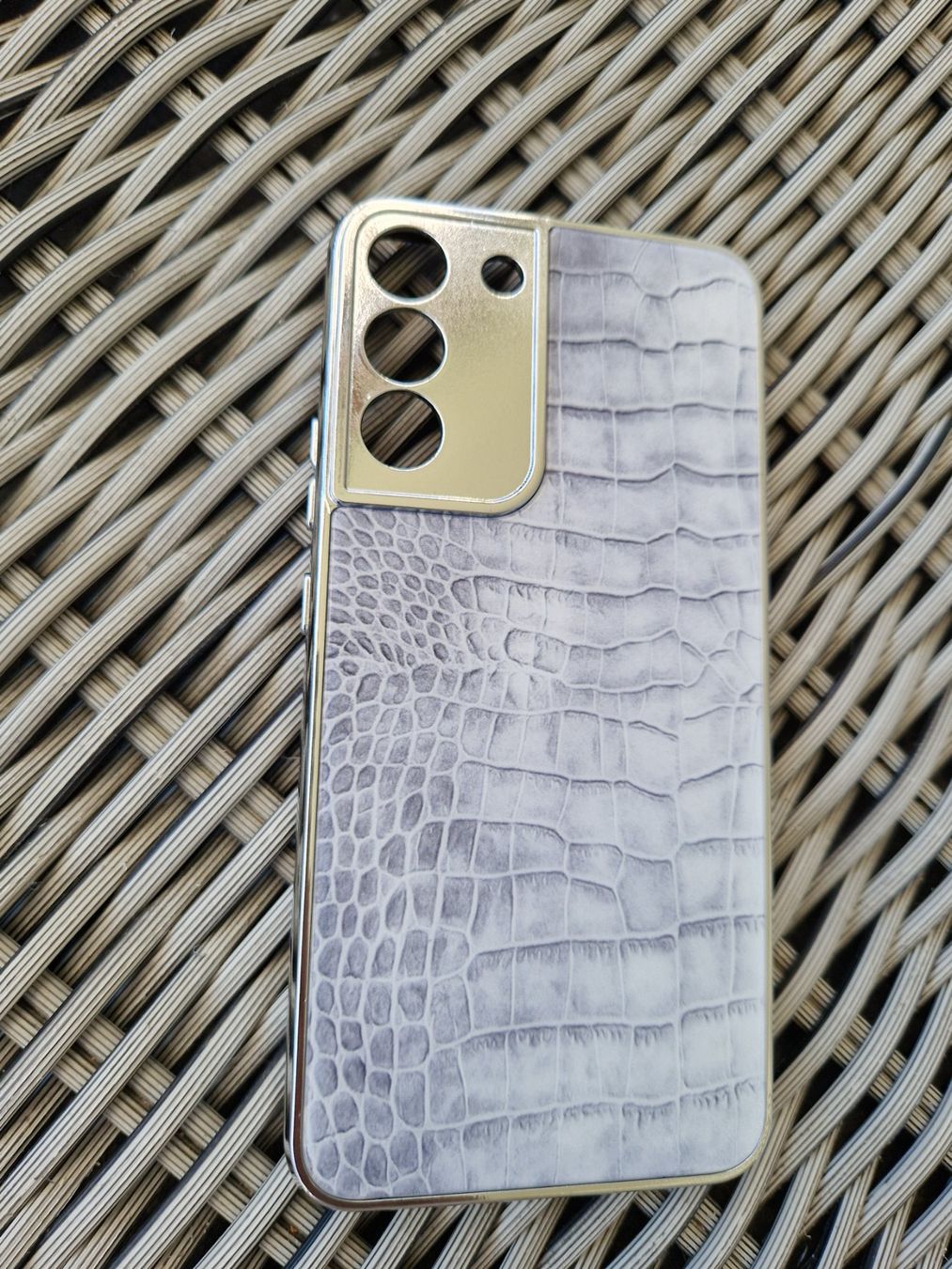 Samsung Coques & Protection écran: Coque samsung S22 plus 5 G croco gris clair – Neuf avec emballage d'origine à Pully par Andalous