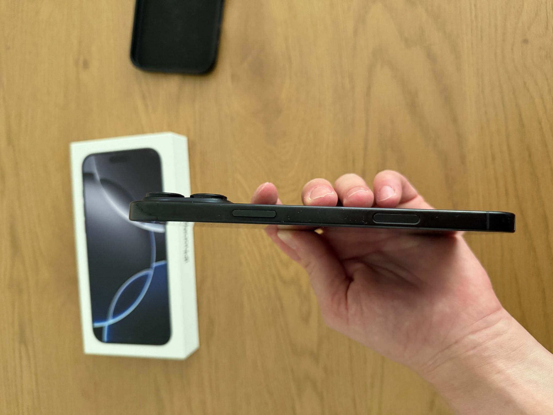 Apple Portables: iPhone 16 Pro Max – D'occasion à Frenkendorf par Joleen24 2