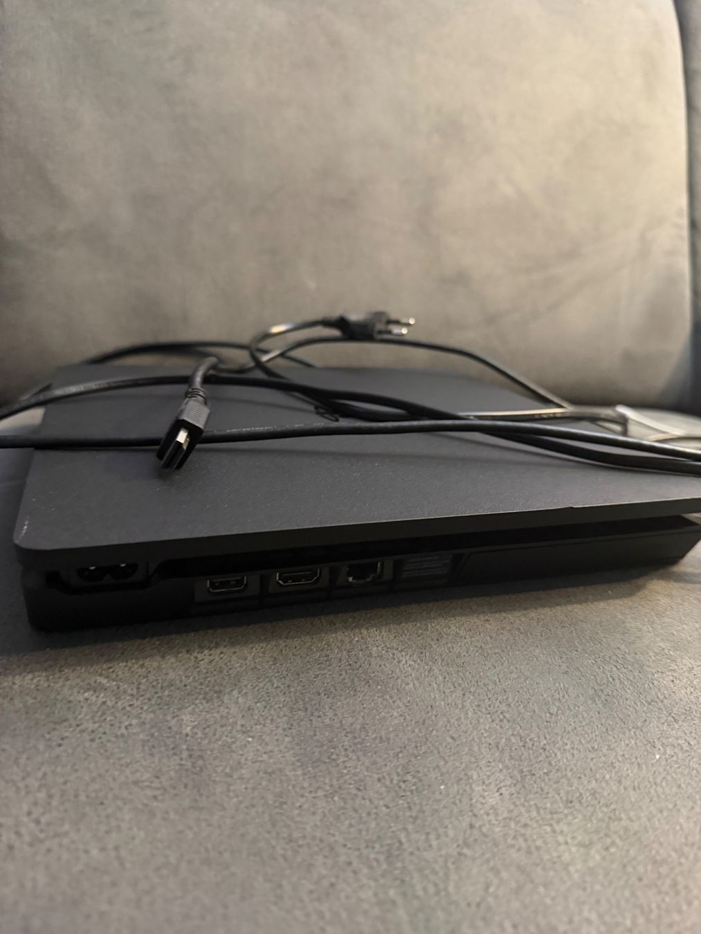Sony Console: Ps4 + 2 Controller – Usato da Rüfenacht BE venduto da can_q8tl 2