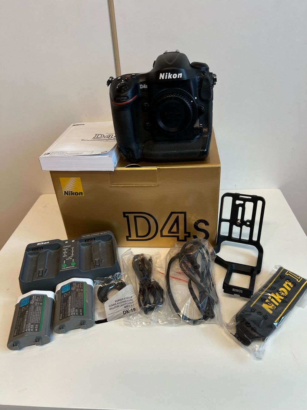 Nikon Kamera: Nikon D4s mit Wireless Transmitter WT-5 – Gebraucht aus Bremgarten AG von