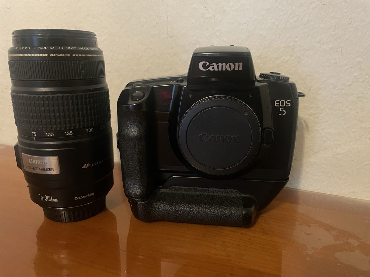 Canon Fotocamera: Canon EOS 5 analog Spiegelreflexkamera mit 75-300mm Objektiv – Usato da Zürich venduto da semi16
