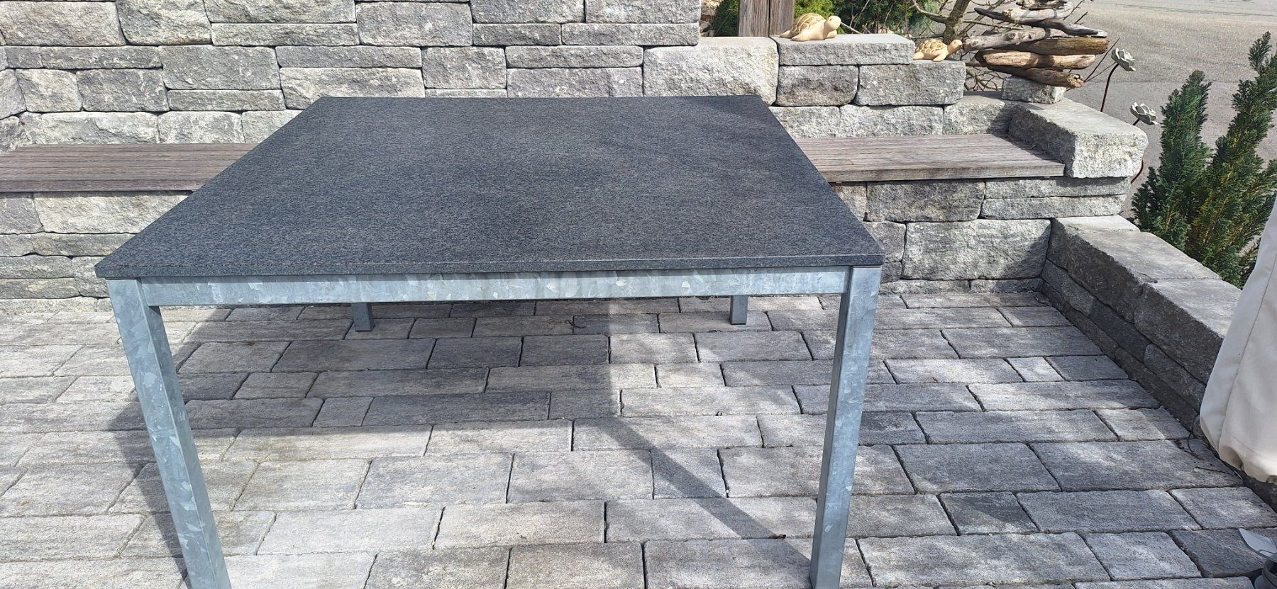 Tische: Gartentisch mit Granitplatte – Gebraucht aus Neuenkirch von