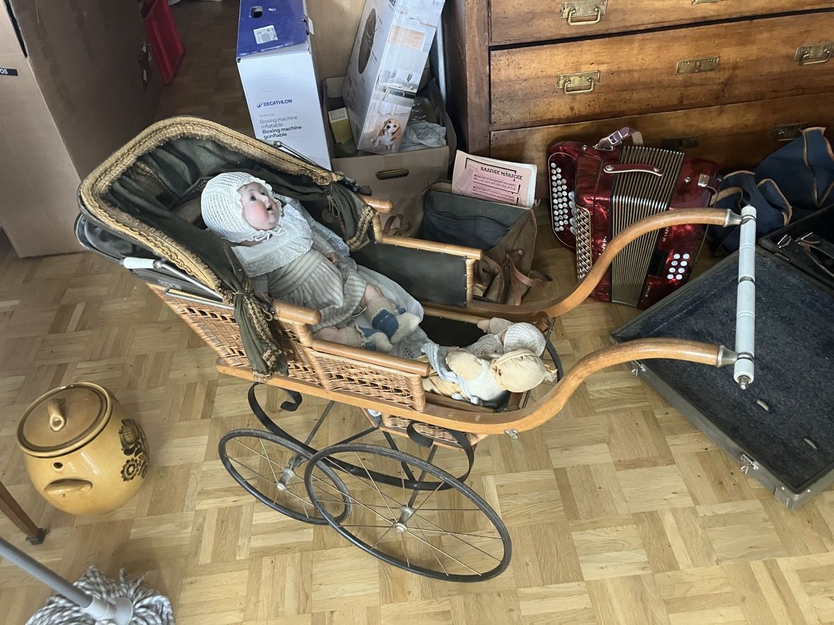 Carrozzine per bambole: Ancienne poussette antiquités – Usato da Fribourg venduto da Birchler.christian