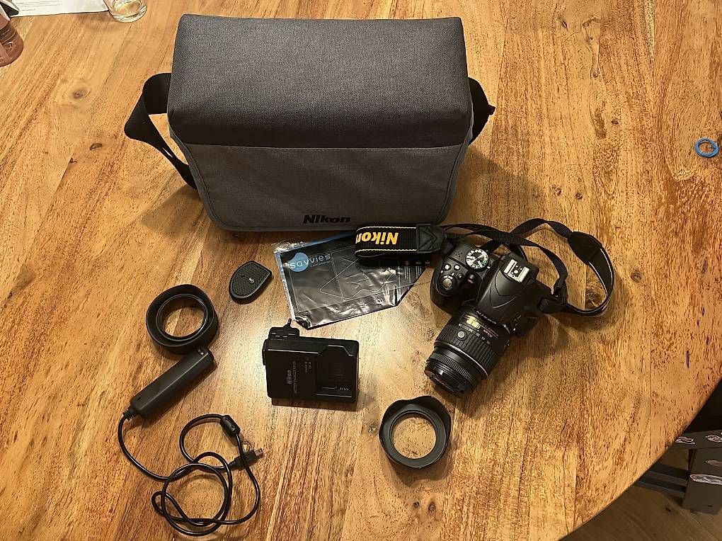Nikon Kamera: Nikon D3300  1855 mm Nikkor Objektiv – Gebraucht aus Volketswil von DaneR02