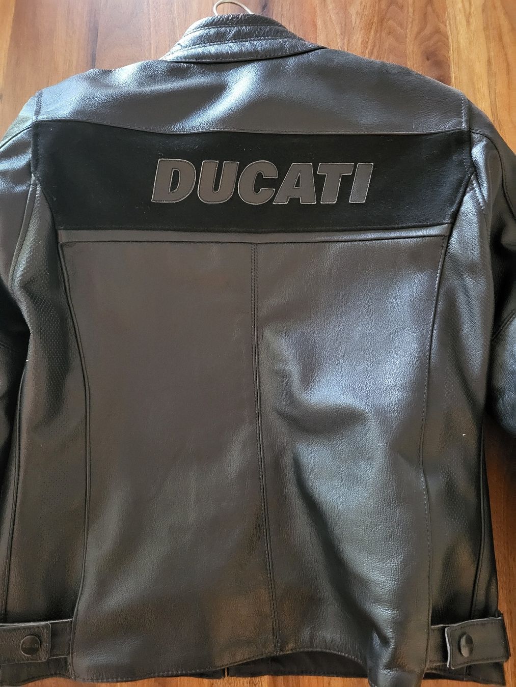 Ducati Giacche: Ducati Lederjacke Damen – Nuovo (secondo la descrizione) da Fruthwilen venduto da Mostro-Medusa 4