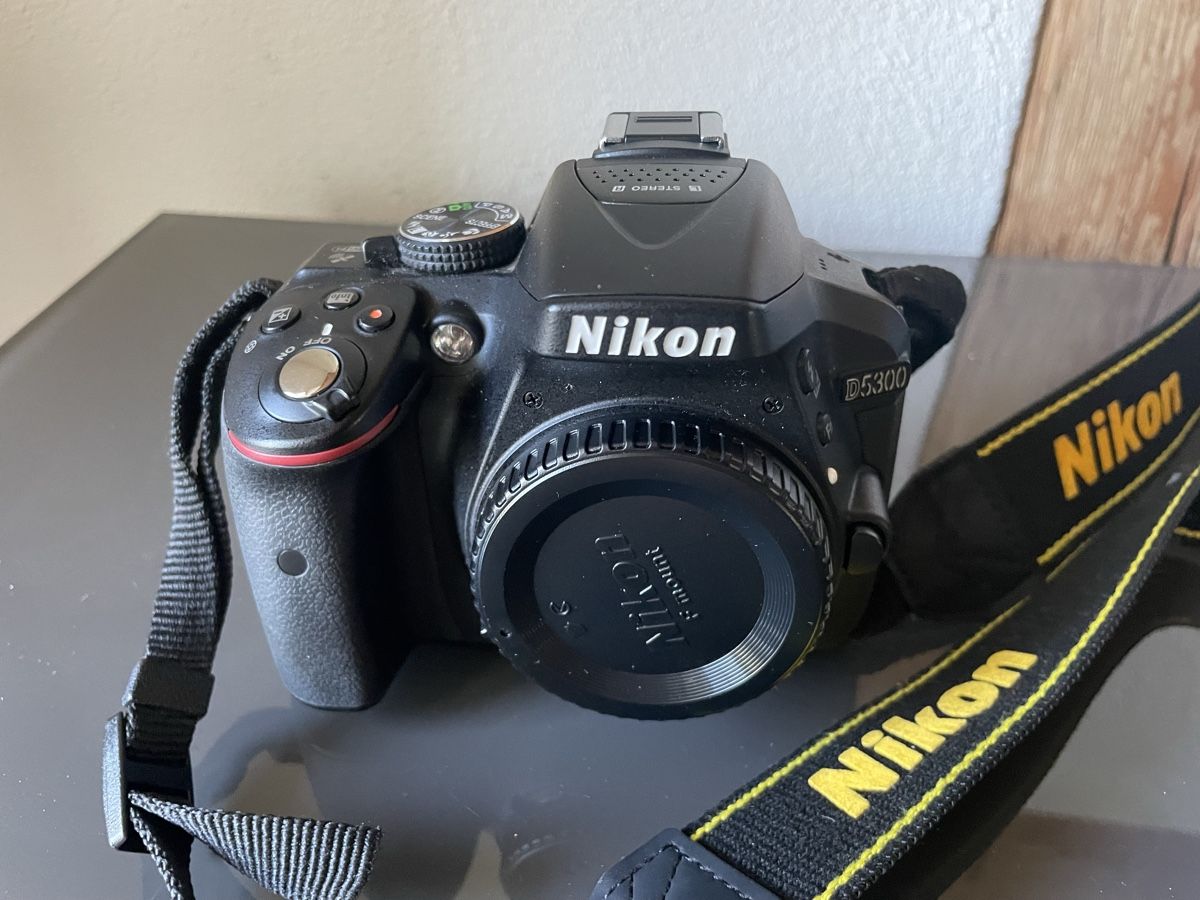 Nikon Fotocamera: Nikon D5300 Spiegelreflexkamera Kit – Usato da Kleindietwil venduto da Ttik