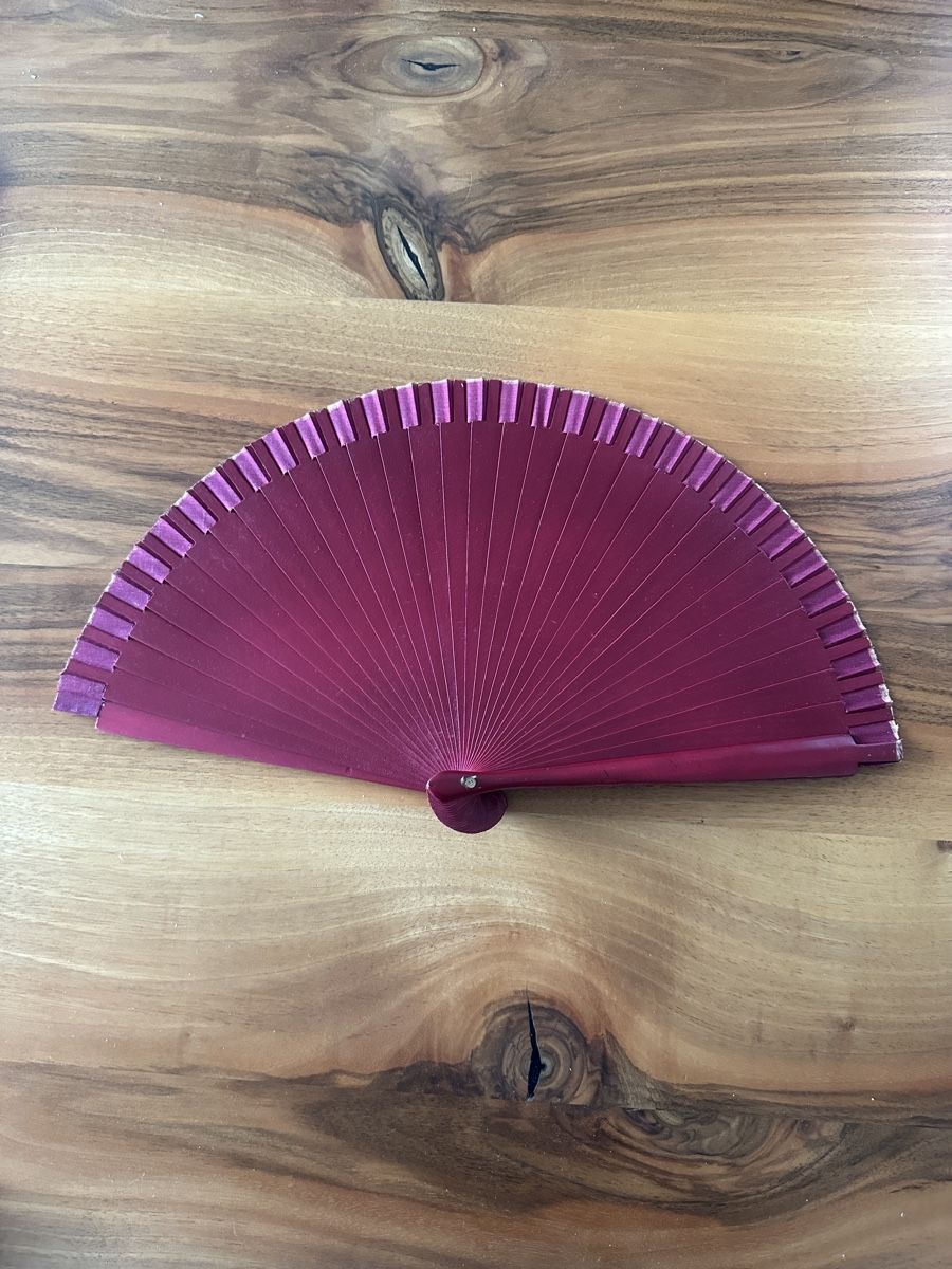 Alle Dekorationen: Fächer handbemalt rot Holz Seide 25cm neuwertig – Gebraucht aus Bellmund von eli_9cm8 1