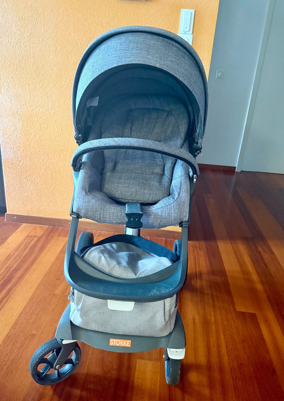 Stokke Carrozzine: Poussette Stokke Xplory Gris, Kit Complet – Usato da Mont-sur-Lausanne venduto da cit_8xct 2