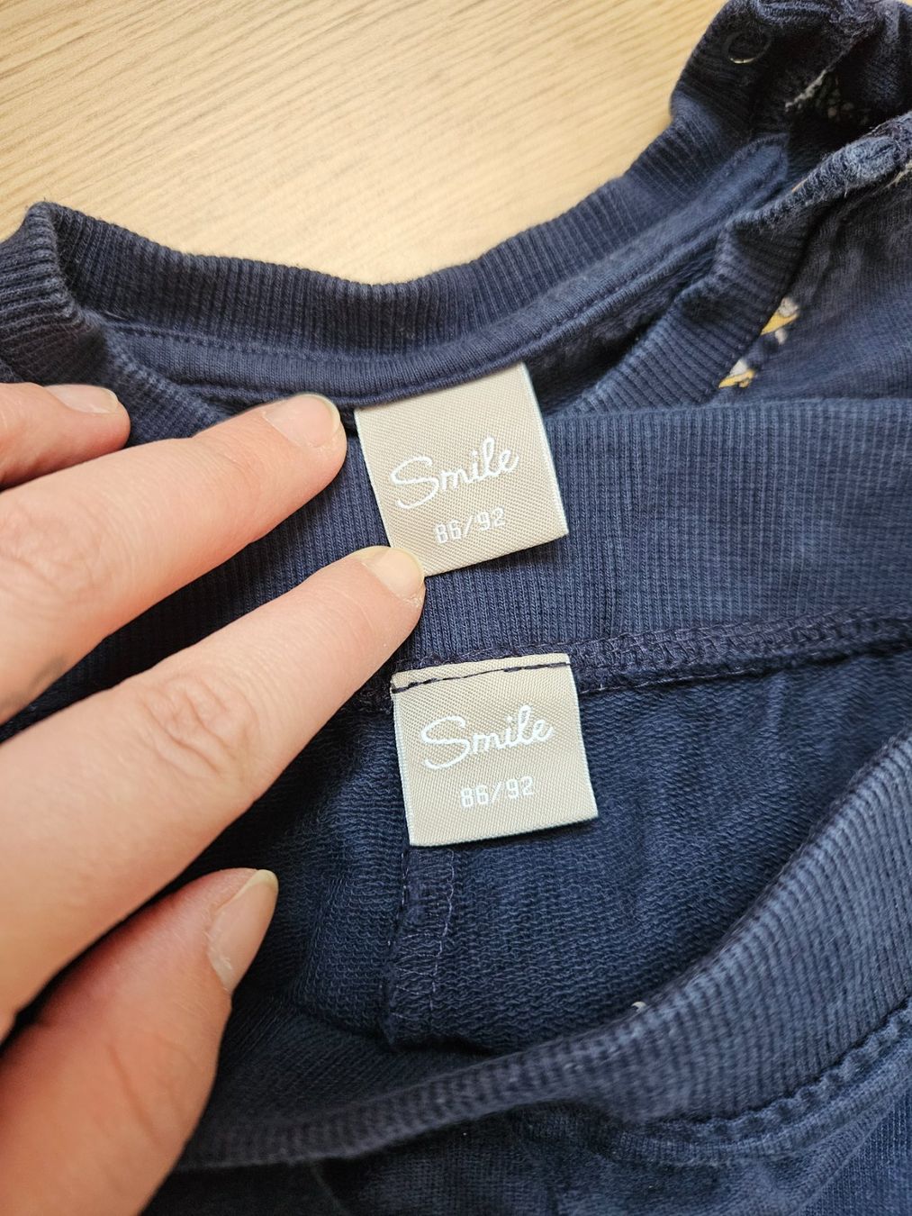 Lotti & Set di vestiti: Set aus Pullover & Hose, Gr. 86/92, Traktor – Usato da Bern venduto da Oloui 2