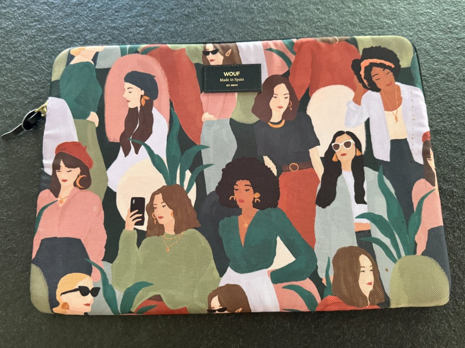 Covers & Borse: Coole Laptophülle von WOUF – Usato da Hägglingen venduto da Moniana