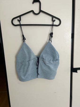 Haut court style décontracté pour l'été