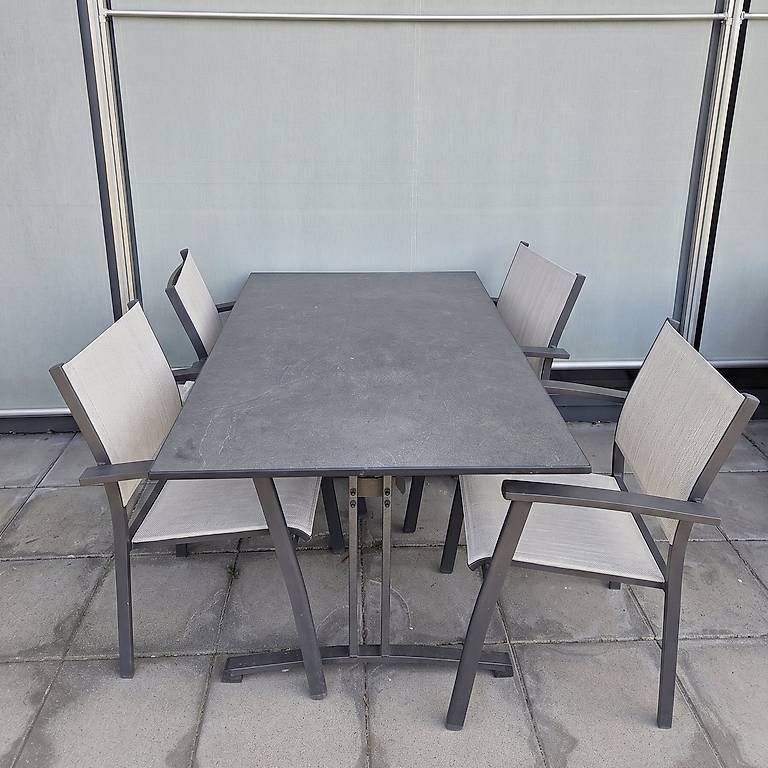 Set di tavolo e panche: Garten-Sitzgruppe mit 4 Stühlen, anthrazit – Usato da Altdorf UR venduto da mic_5vck