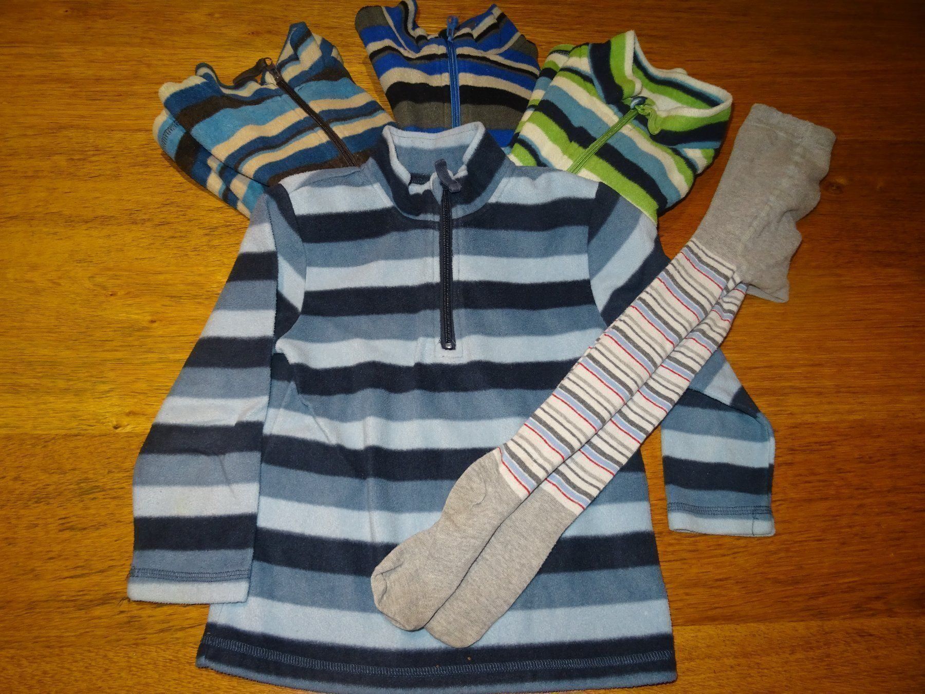 Lotti & Set di vestiti: Kleiderpaket Jungs Skipullover Gr 104 – Usato da Vordemwald venduto da Esel04 1