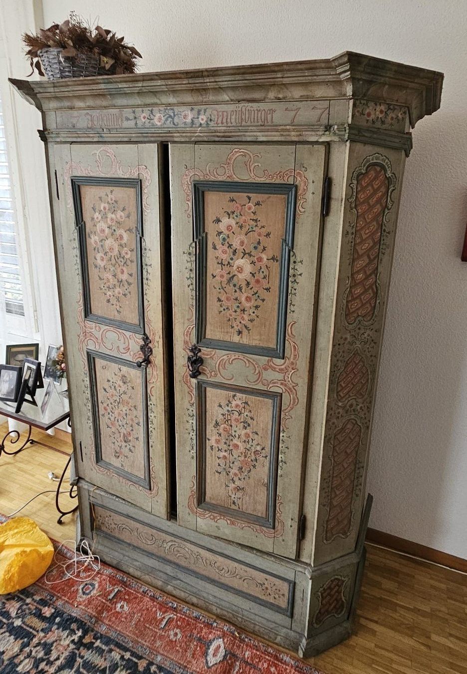 Armadi: bemalter Bauernschrank antik – Usato da Diessenhofen venduto da Osio