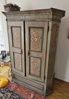 bemalter Bauernschrank antik