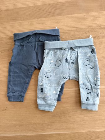 2x Hosen Gr. 68