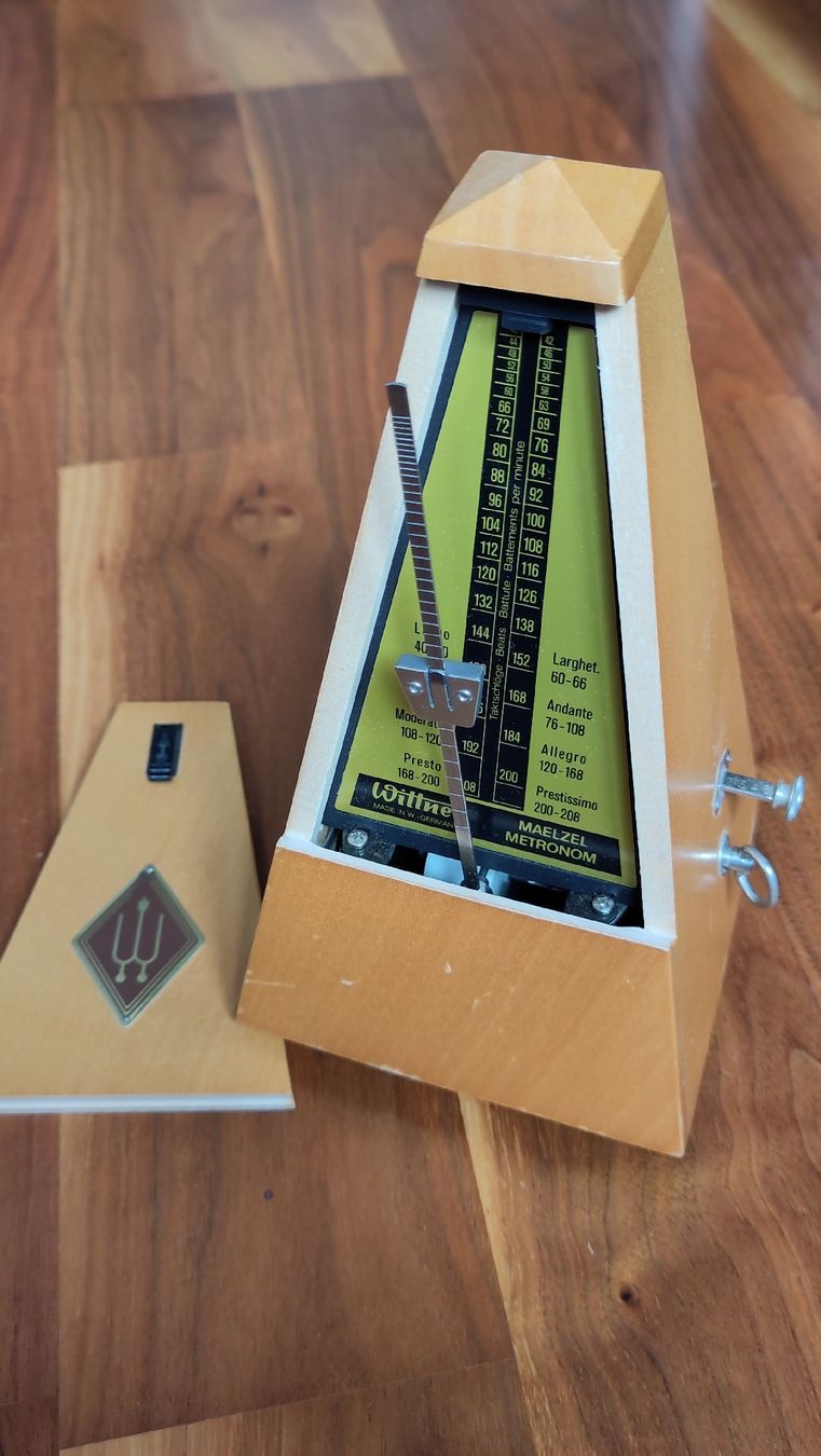 Strumenti musicali: Metronom Wittner Maelzel Holz mit Glocke – Usato da Kloten venduto da Guappina