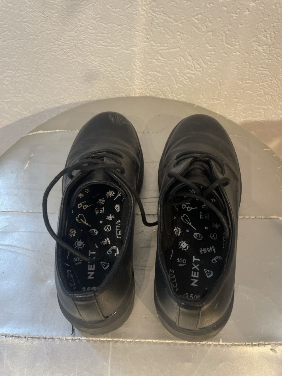 Scarpe per ragazzi: Schwarze Schnürschuhe Grösse 35 – Usato da Bettwil venduto da Zneb84 2