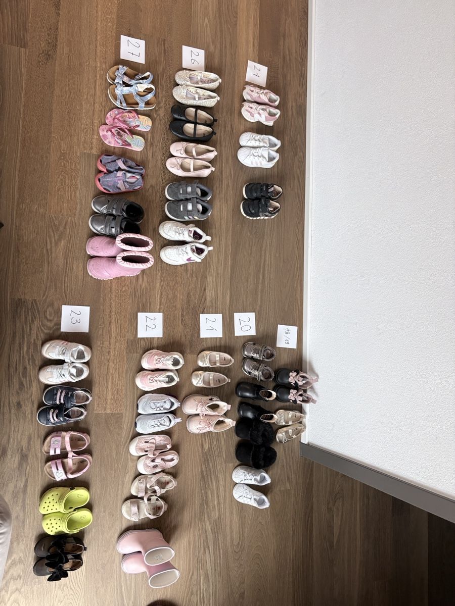 Scarpe per ragazze: Mädchenschuhpaket, Gr. 21 – Usato da Mels venduto da jaskoma