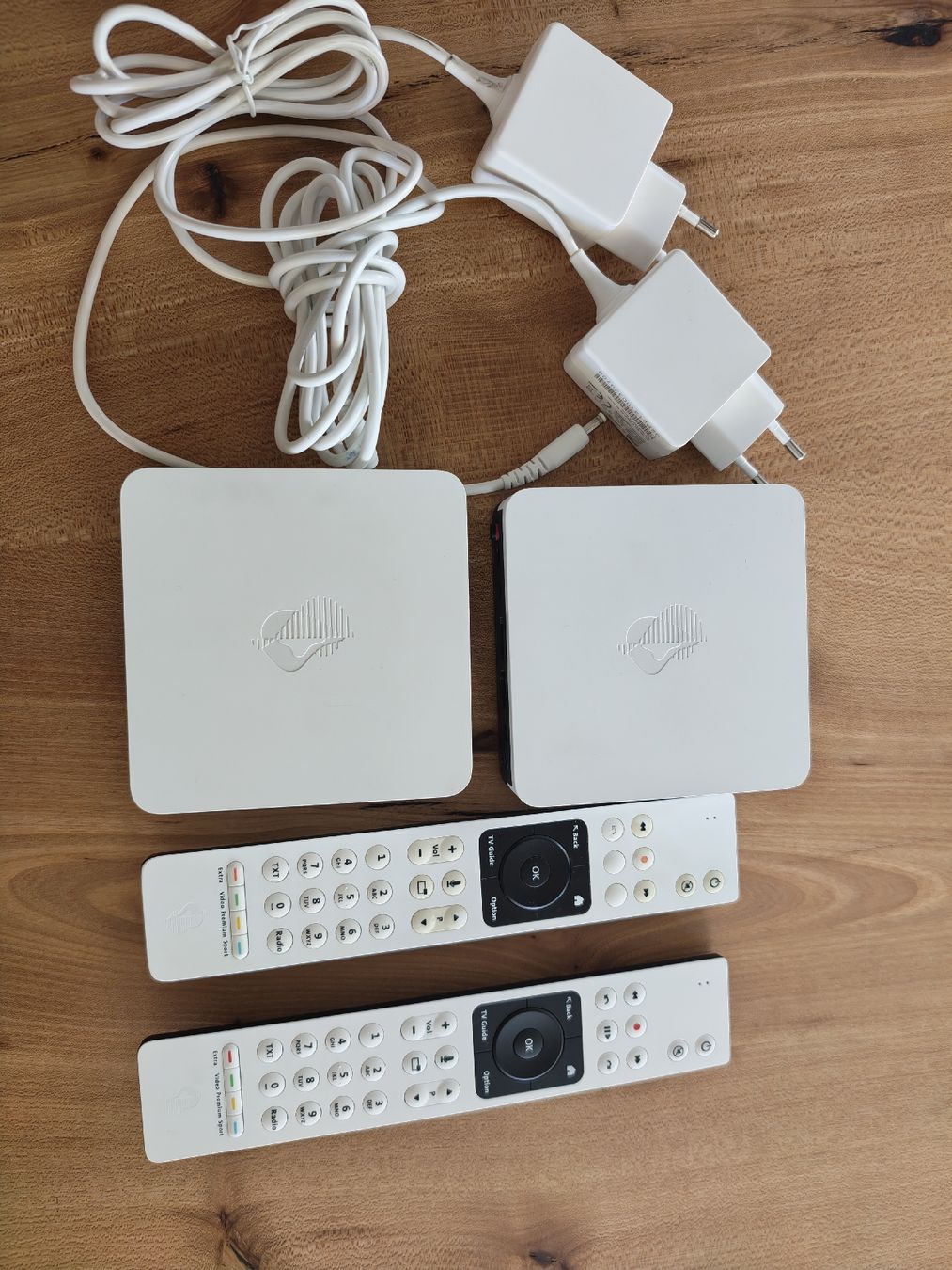 Swisscom Audio- & Mediensysteme: 2 x Swisscom tv box IP1400 – Gebraucht aus Hochfelden von Barbados978