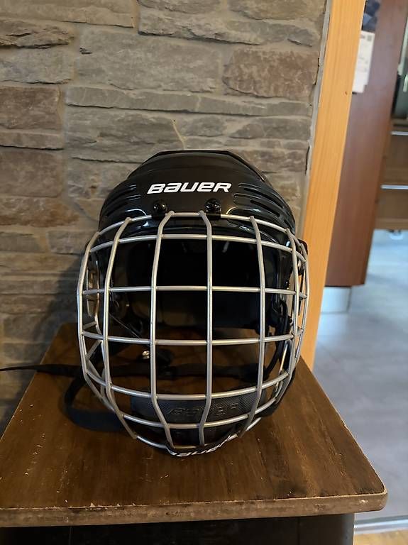 Casques: Casque de hockey Bauer – D'occasion à La Chaux-de-Fonds par ann_8n89