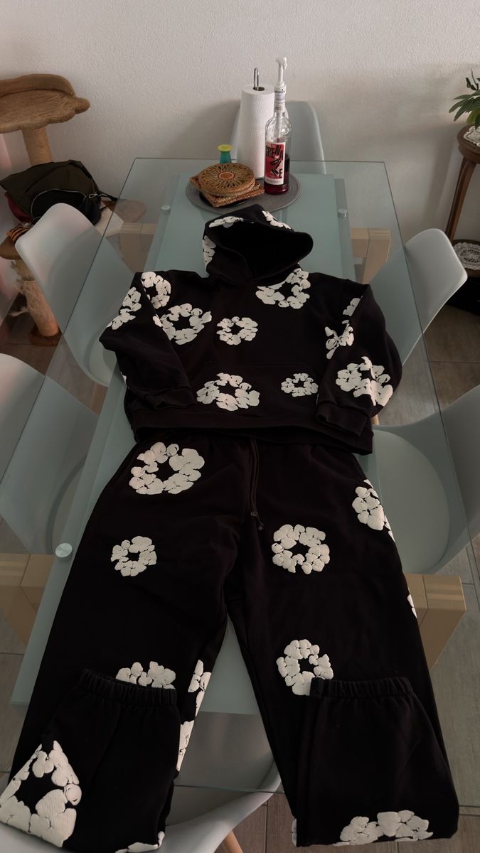 Kleiderpakete: Ensemble Denim Tears taille L – Gebraucht aus Bramois von thomaasv2