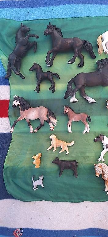 Giocattoli: Schleich Pferde Set mit Anhänger& Zubehör  – Usato da Rüti ZH venduto da la-93 1