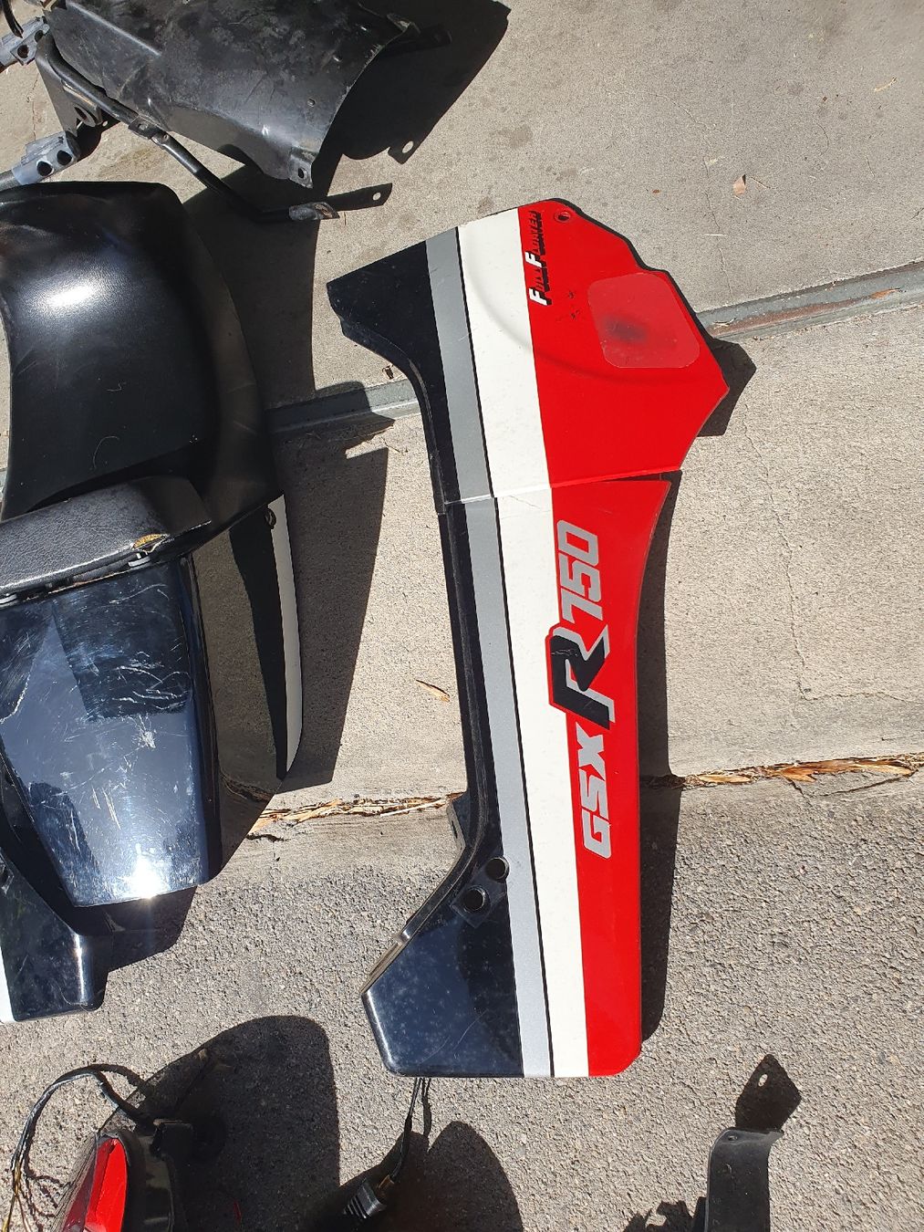Suzuki Tutti i ricambio per moto: GSX R 750 Ersatzteile – Usato da Büren an der Aare venduto da Trash4 5