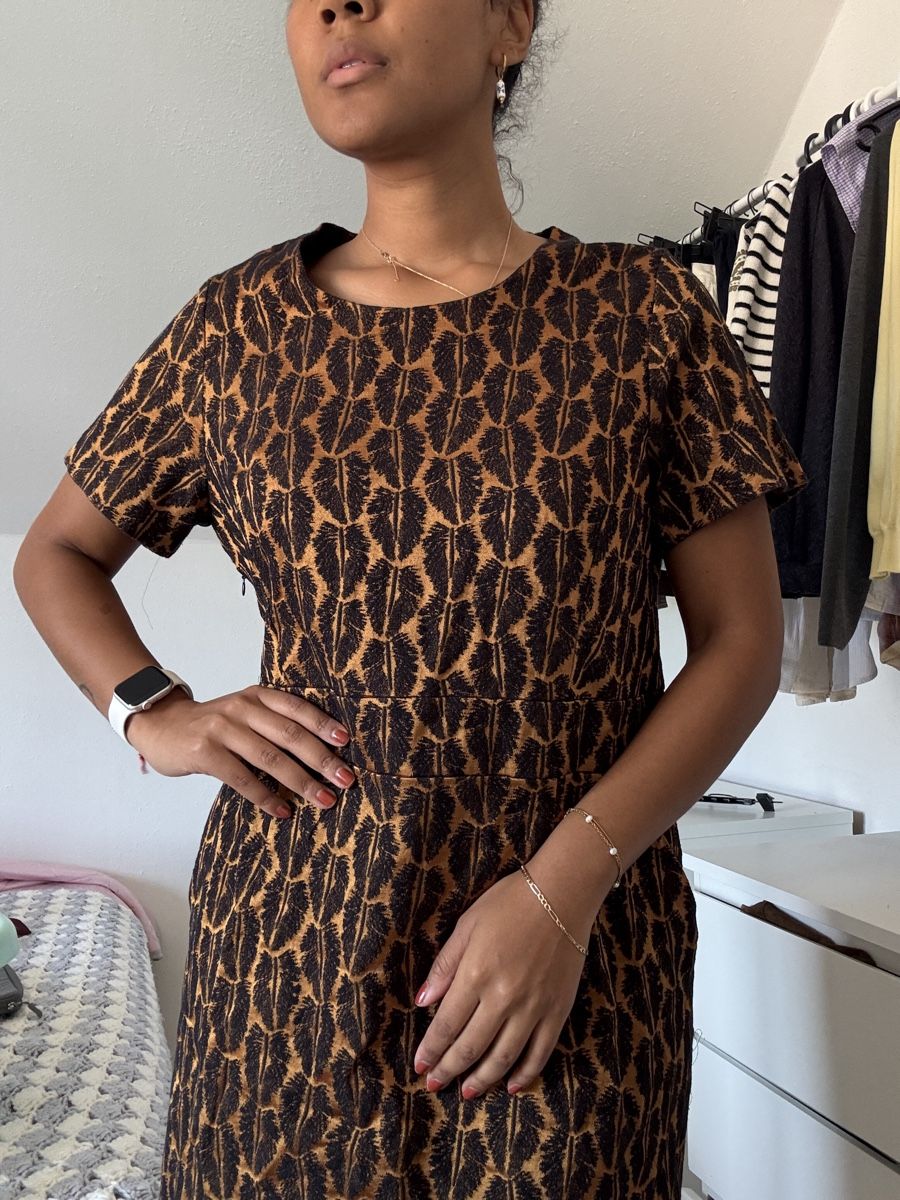 La Redoute Vestiti: Kleid mit Blattmuster braun/schwarz – Nuovo (secondo la descrizione) da Winterthur venduto da Flomiverse