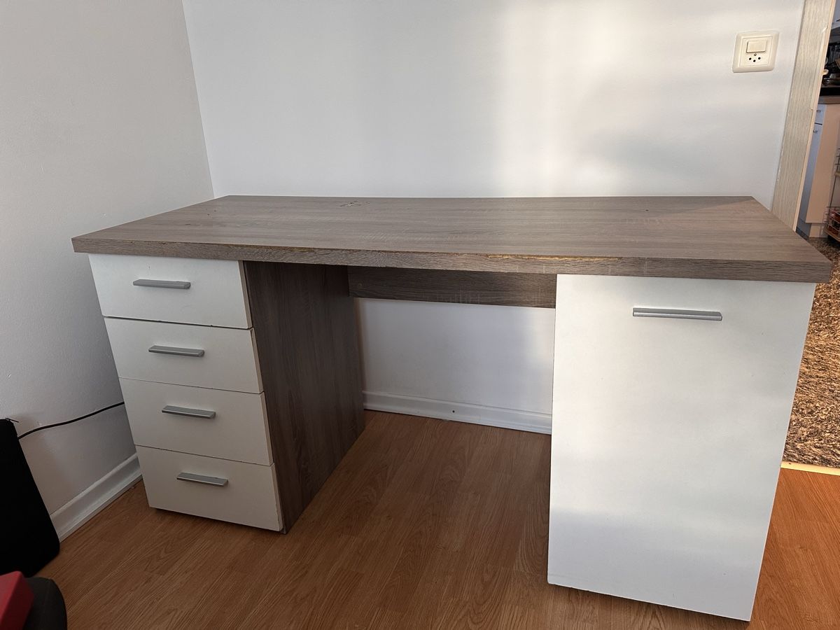 Scrivanie: Moderner Schreibtisch mit Schubladen – Usato da Chur venduto da dur_f6cg 2