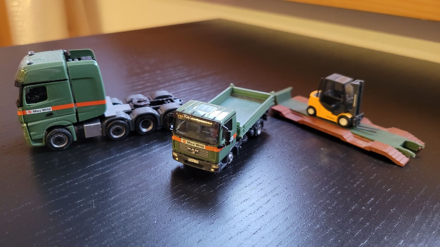 Herpa Kit di modellismo & Modellini statici: Herpa LKW's 1:87 – Usato da Hettiswil venduto da kuese85