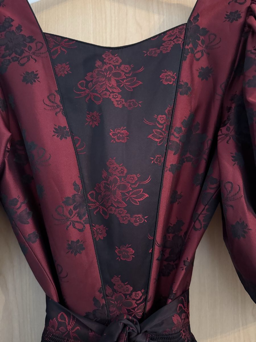 Vestiti: Dirndl Kleid bordeaux mit Blumenmuster, Grösse 36 – Nuovo (secondo la descrizione) da Zuzwil SG venduto da Boho-Style 2
