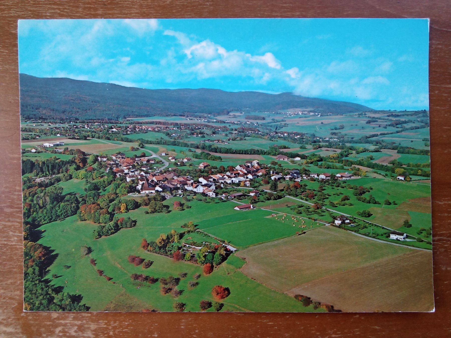 Cartoline postali: AK Bassins. Vue aérienne – Usato da Zürich venduto da Tolima194