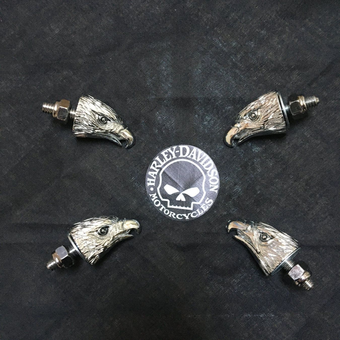 Wandhalterungen: Tête d’aigle, 4 pièces – Neu (gemäss Beschreibung) aus APPLES von az02