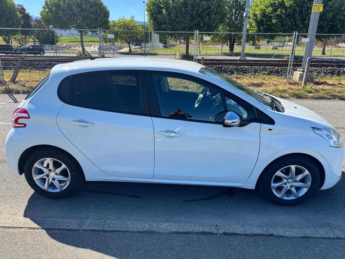 Peugeot Automobili: Peugeot 208 – Usato da lully venduto da sof_l8yw 2
