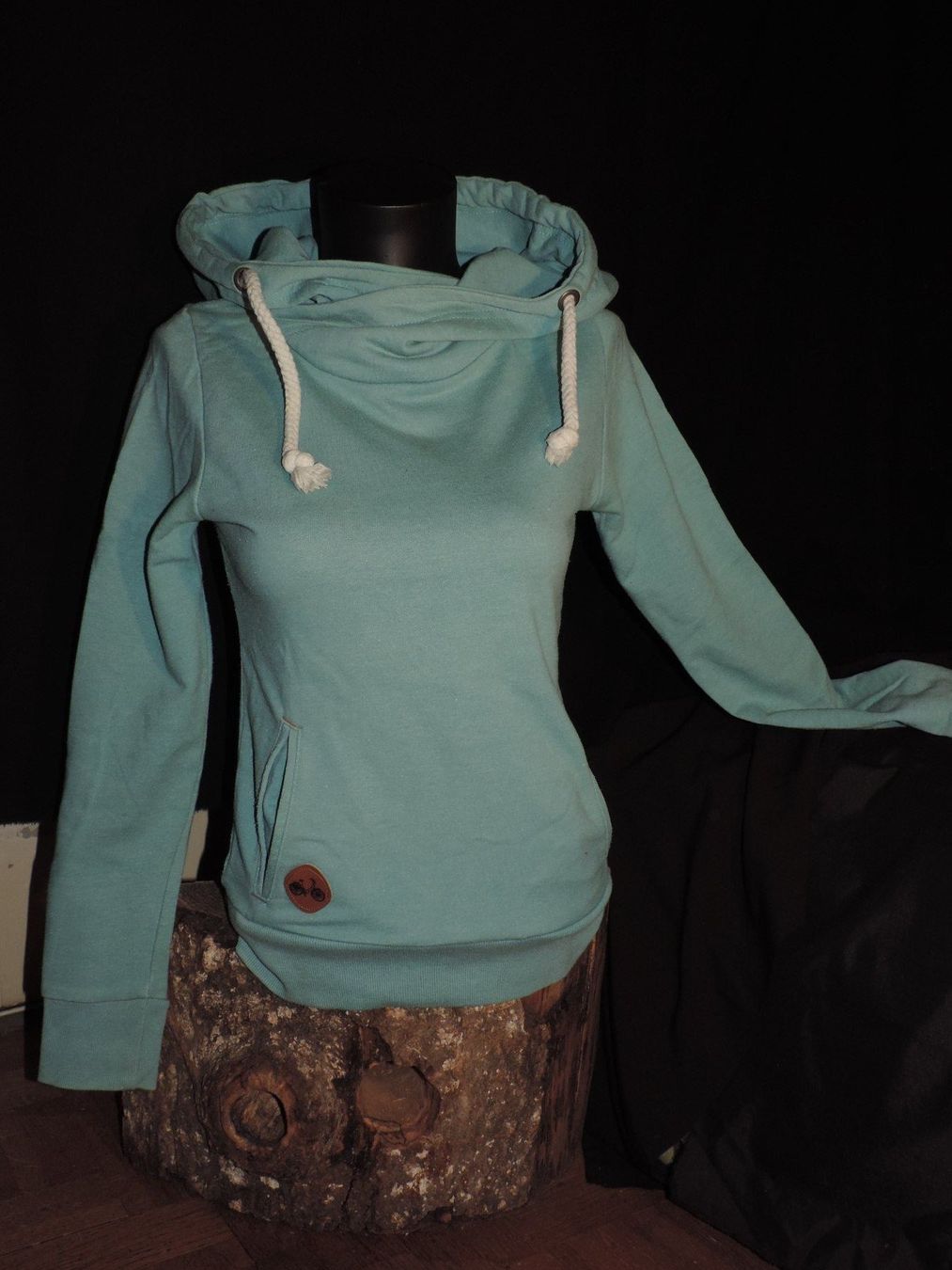 Pulls & Sweat-shirts: sweat bleu turquoise à capuche – D'occasion à Genève par Axelle333