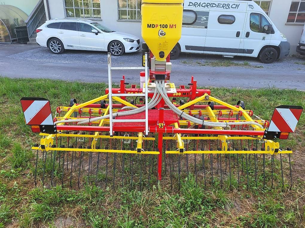 Tutte le macchine: APV 3m Grünlandstriegel – Usato da Giswil venduto da Hans83 2