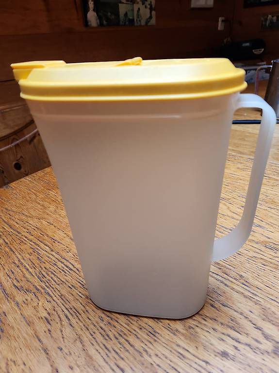 Tupperware Contenitori & Simili: Tupperware Krug 2.0l  Gelb – Usato da Gstaad venduto da Meiel2020