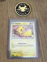 Pikachu 30 Jahre und Coin (EN)