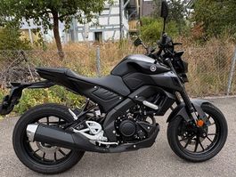 Motorrad Yamaha MT-125 schwarz 1193 km sehr guter Zustand