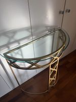 Wunderschöner, halb runder Tisch