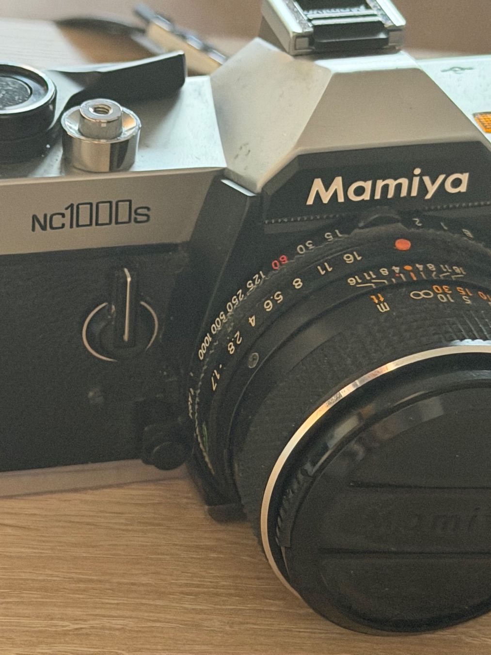 Mamiya Kamera: Mamiya NC1000s Analog Kamera mit Osram Blitzgerät. – Gebraucht aus Root von SWI6037 1