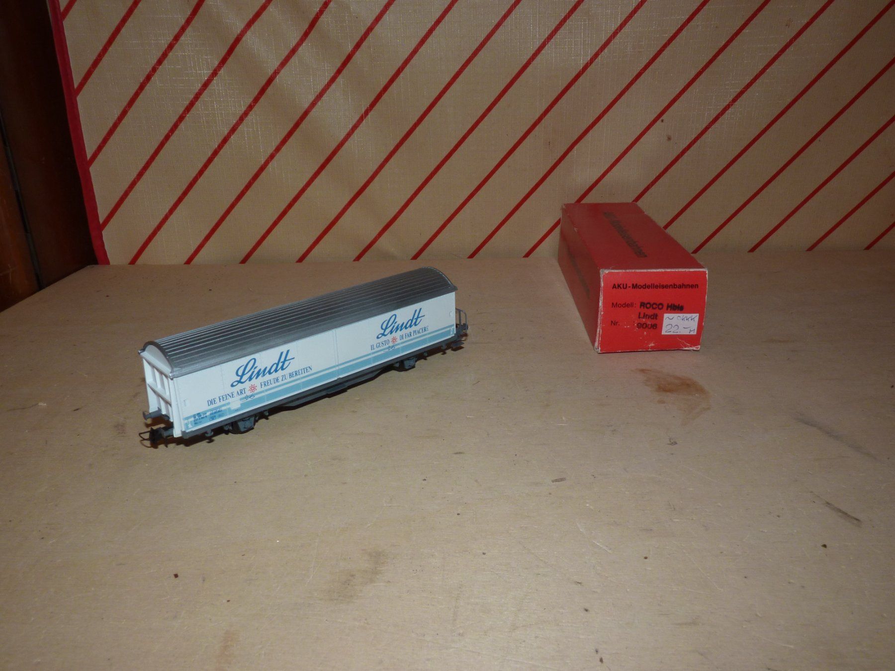 Modelleisenbahnen: Schiebewandwagen Lindt Aku Spur H0 – Gebraucht aus Rudolfstetten von Rrst1968 1