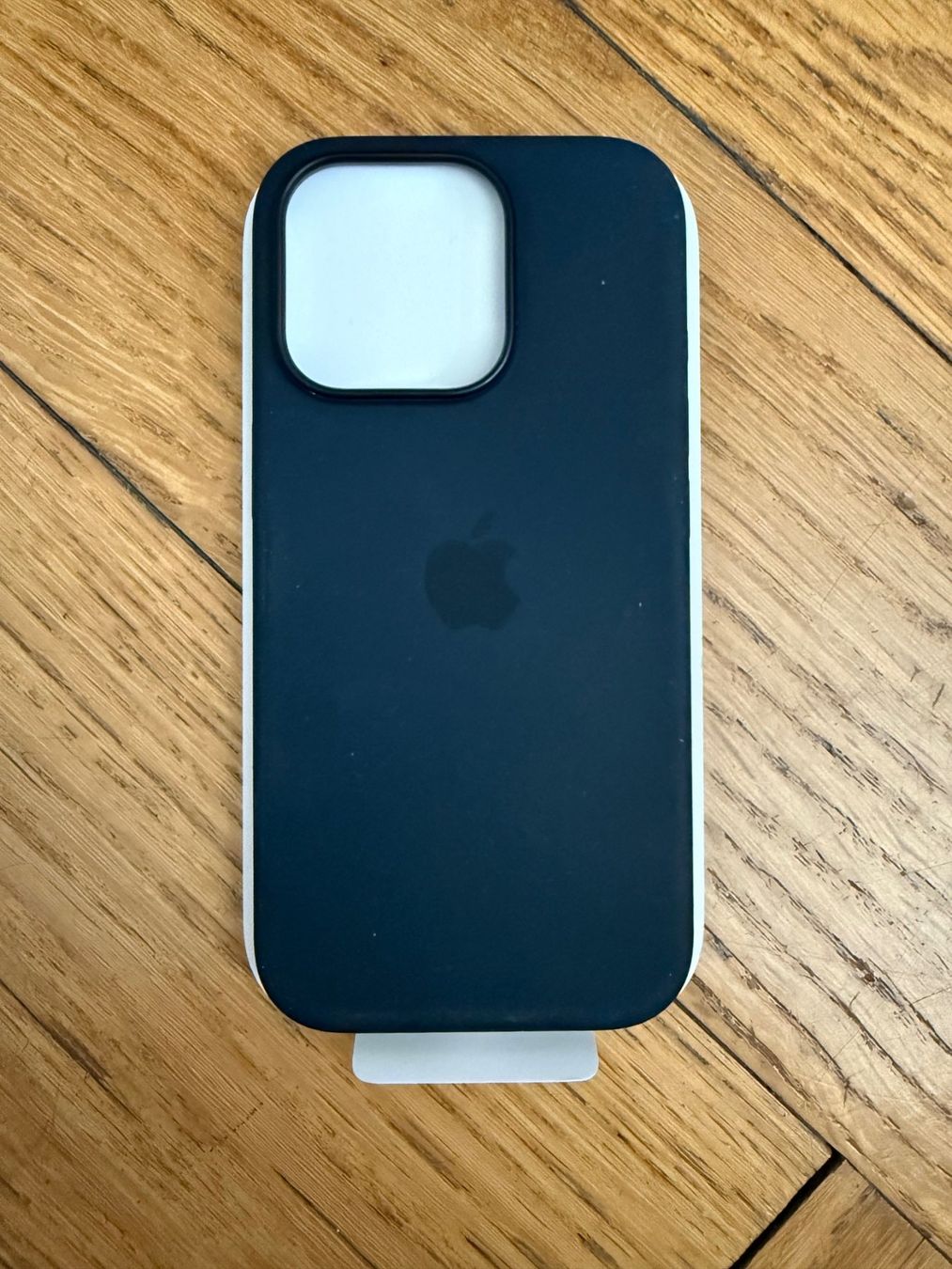 Apple Cover & Protezioni schermo: Iphone Hülle 16Pro, Silicon Case, schwarz, ungebraucht – Nuovo e nell'imballaggio originale da Basel venduto da sar_9jj8 1