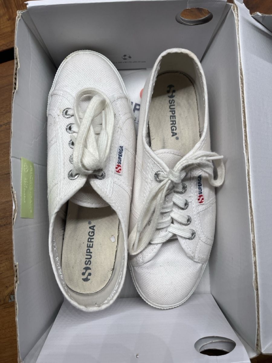 Superga Scarpe da donna: Superga Sneaker, Weiss, Gr. 38, Canvas – Usato da Rueschlikon venduto da Smash2000