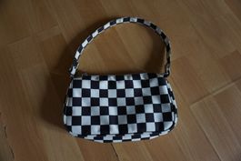 Handtasche mit Schachbrettmuster